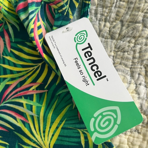 Lands End NEW Tropical Tank with trim detail - Picture 4 of 7